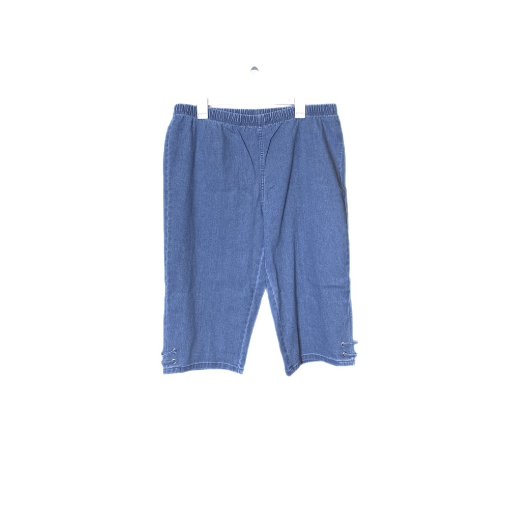 Real Size Woman’s Blue Denim Capri, Size XL Elastic Waist Band NWOT